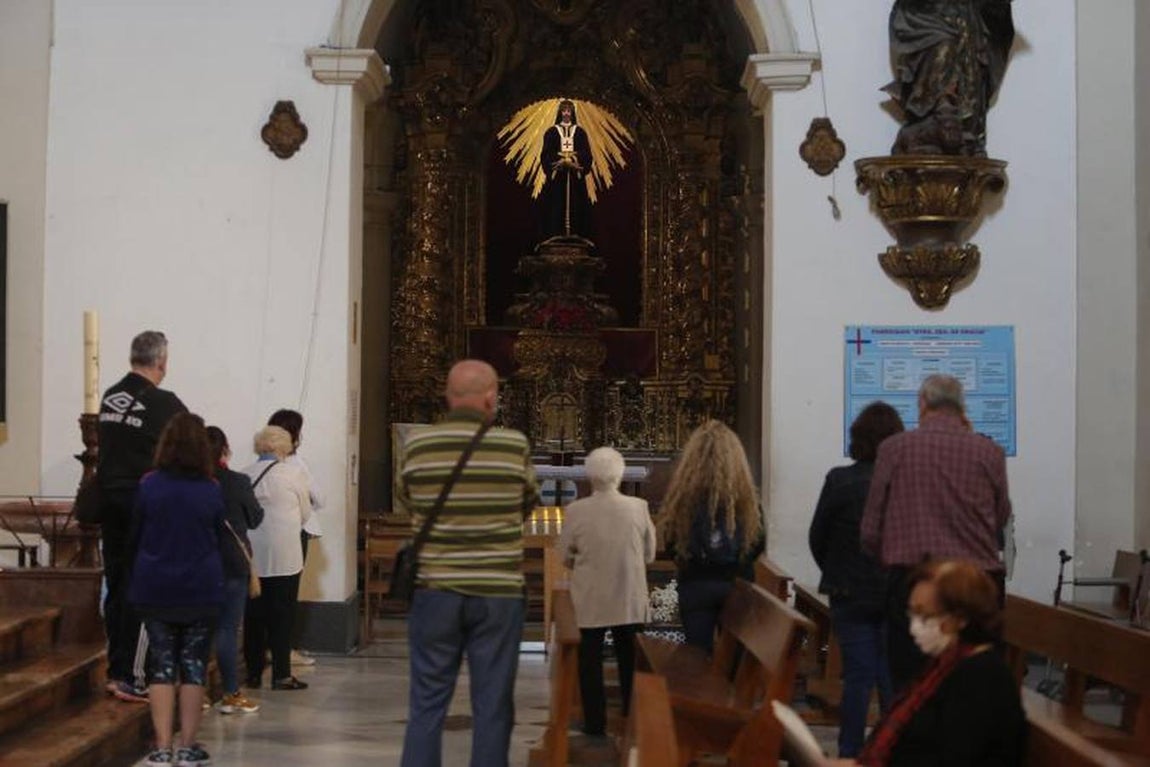 La visita al Rescatado en el primer viernes con los templos abiertos, en imágenes