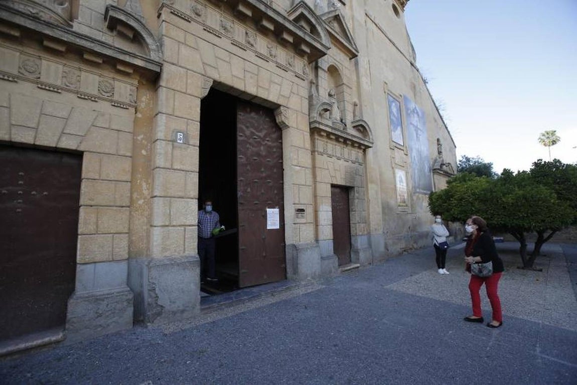 La visita al Rescatado en el primer viernes con los templos abiertos, en imágenes
