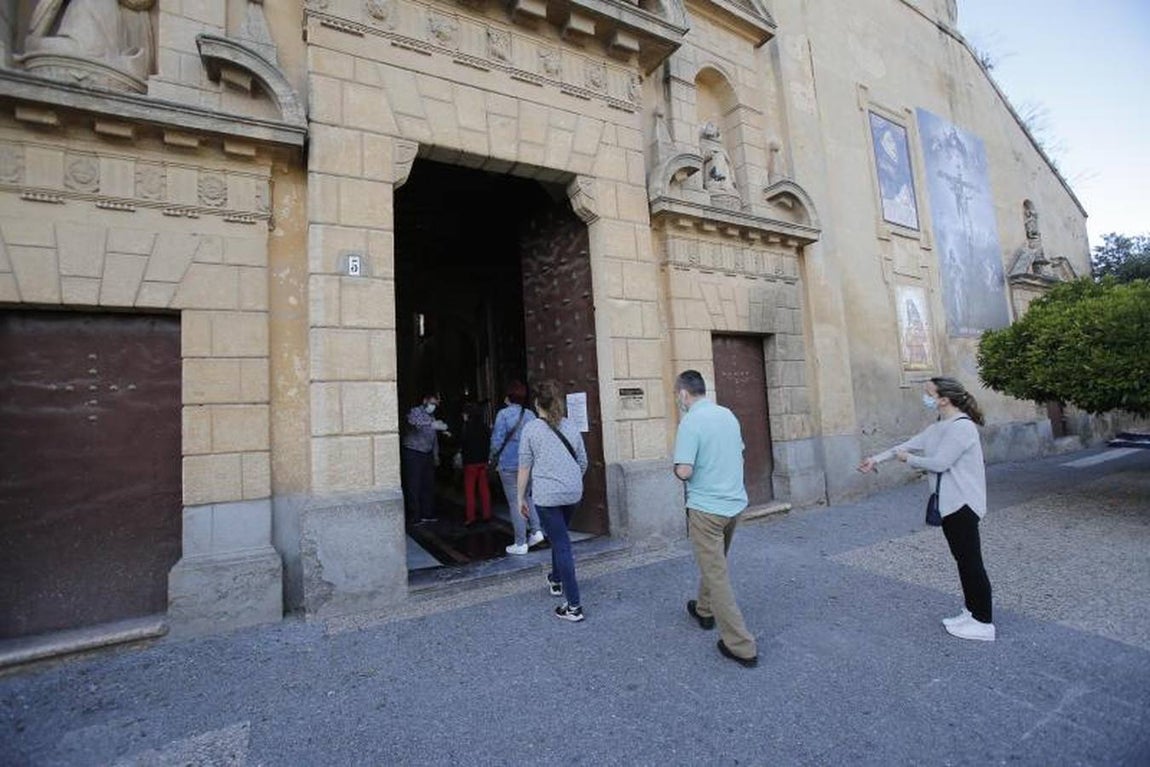 La visita al Rescatado en el primer viernes con los templos abiertos, en imágenes