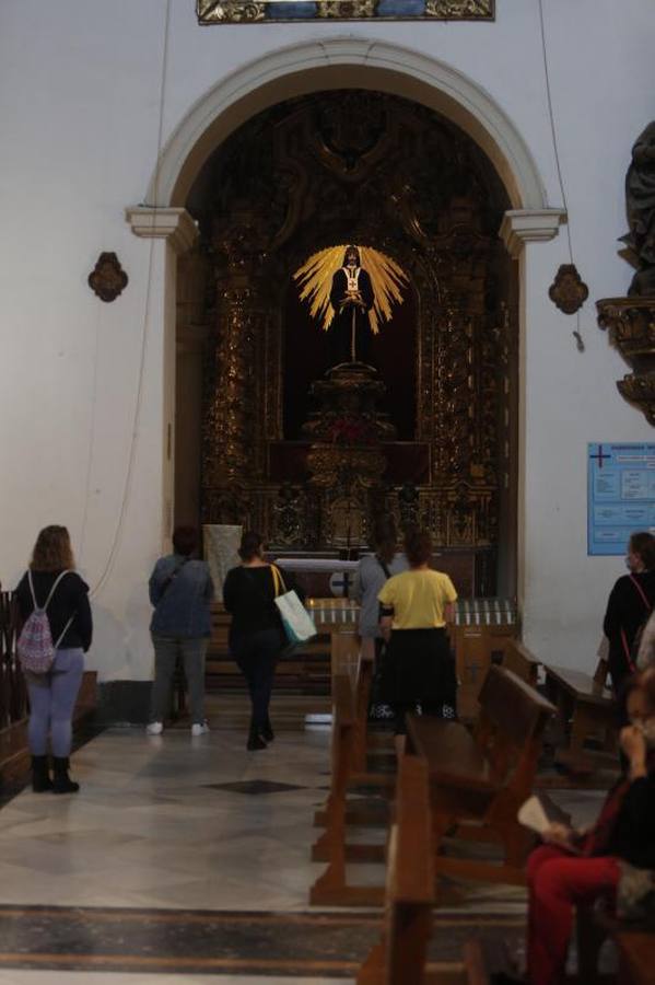 La visita al Rescatado en el primer viernes con los templos abiertos, en imágenes