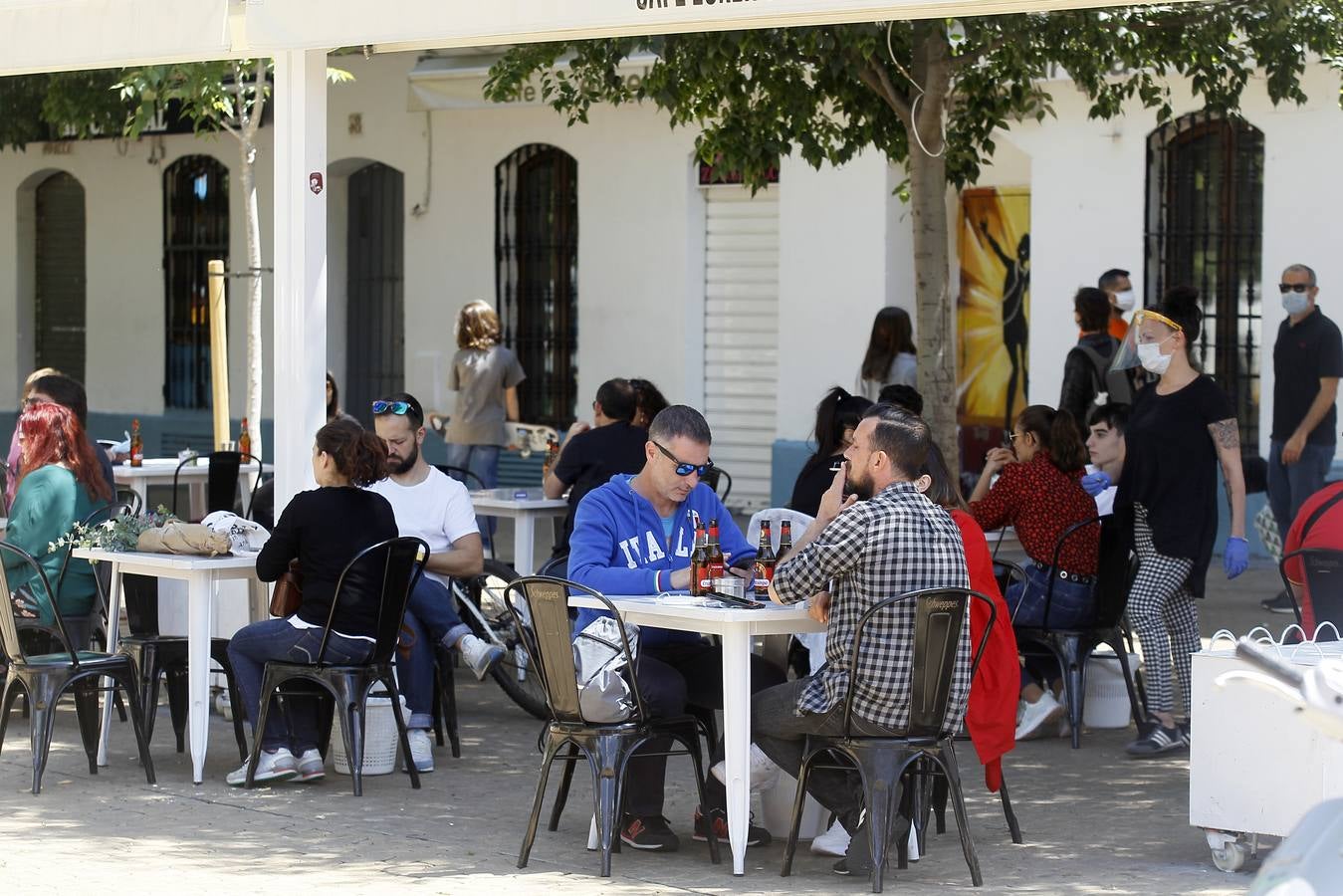 La «nueva normalidad» ya llena paseos y terrazas en Sevilla