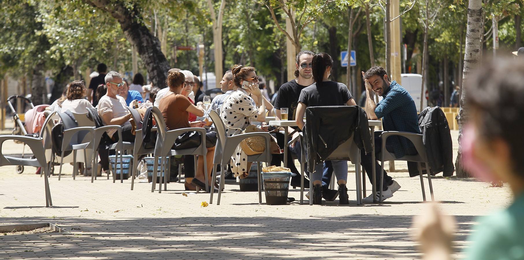 La «nueva normalidad» ya llena paseos y terrazas en Sevilla