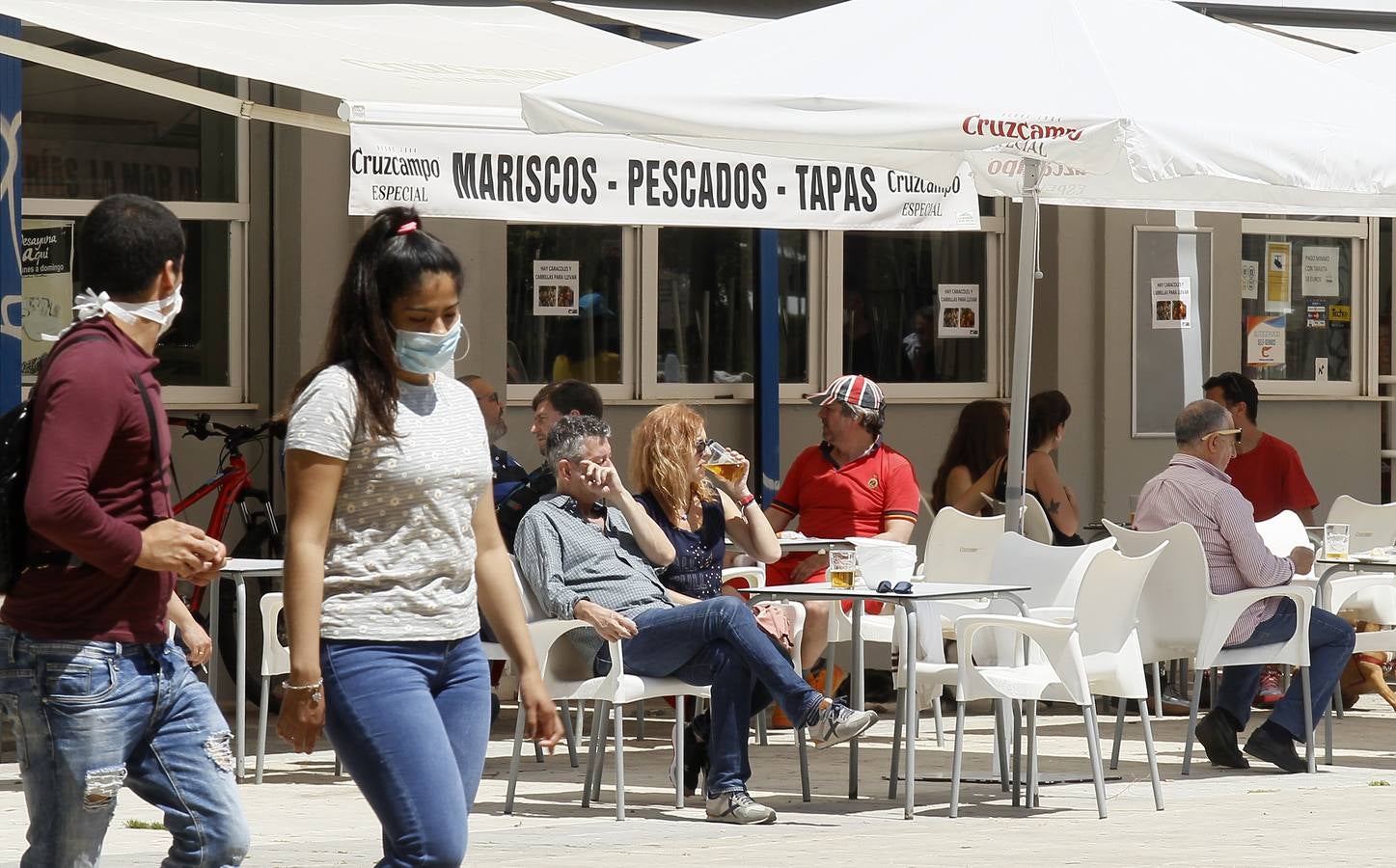 La «nueva normalidad» ya llena paseos y terrazas en Sevilla