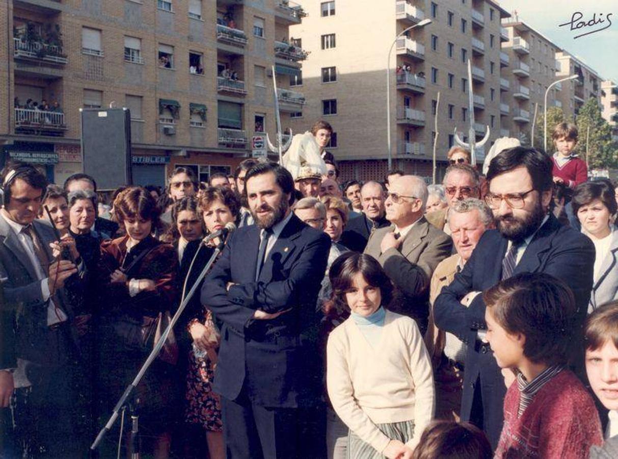 El paso de Julio Anguita por el Ayuntamiento de Córdoba, en imágenes