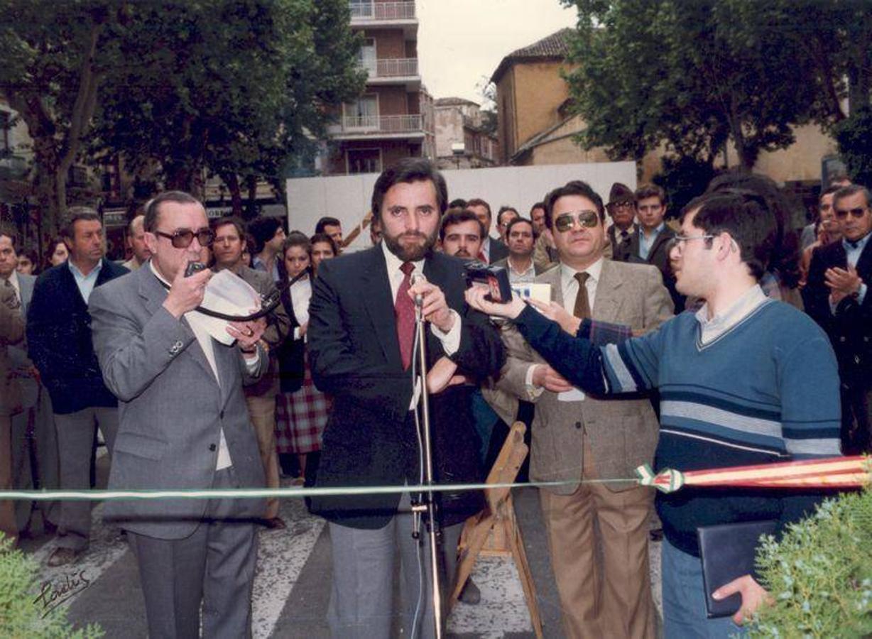 El paso de Julio Anguita por el Ayuntamiento de Córdoba, en imágenes