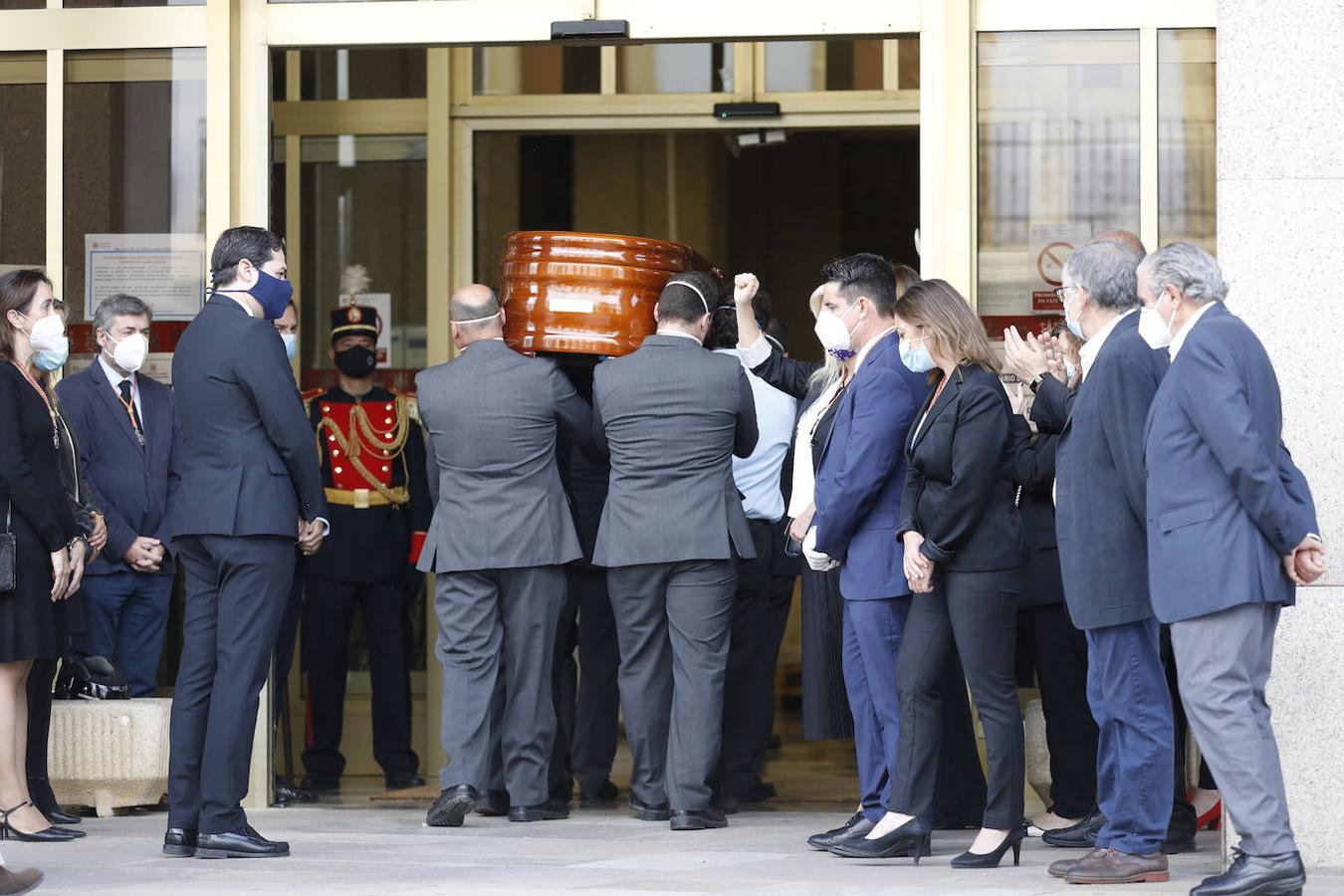 La despedida a Julio Anguita en el Ayuntamiento de Córdoba, en imágenes