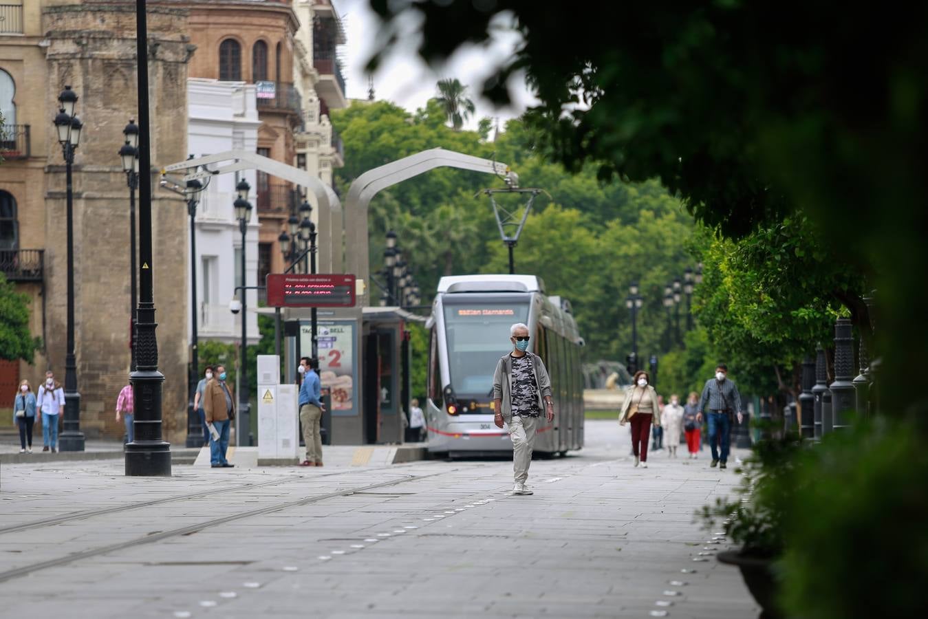 En imágenes, cada vez más ambiente en las calles de Triana y el Centro