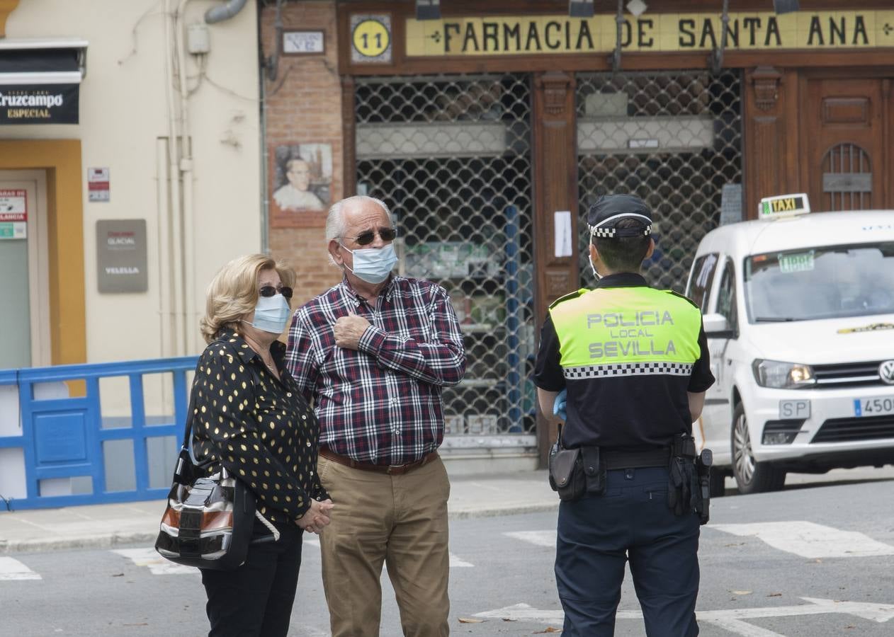 En imágenes, cada vez más ambiente en las calles de Triana y el Centro