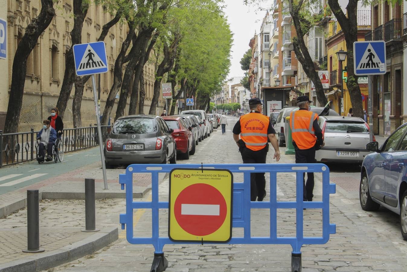 En imágenes, cada vez más ambiente en las calles de Triana y el Centro