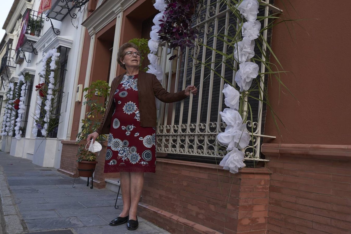 Almonte se engalana pese a no ver a la Virgen del Rocío por sus calles