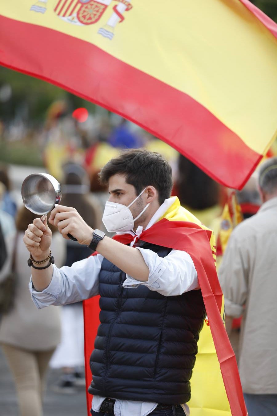 En imágenes, centenares de cordobeses protestan contra Sánchez en el Vial