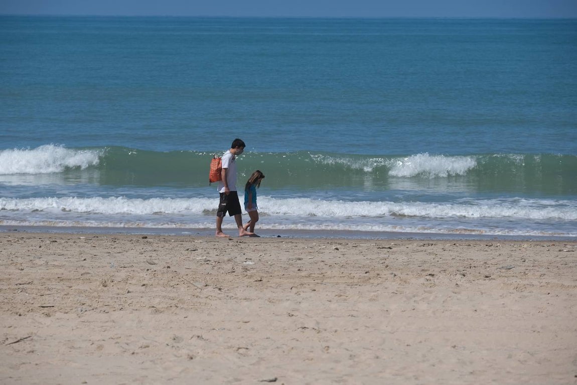 FOTOS: Cádiz llena paseos y terrazas en la «nueva normalidad» de la Fase 1