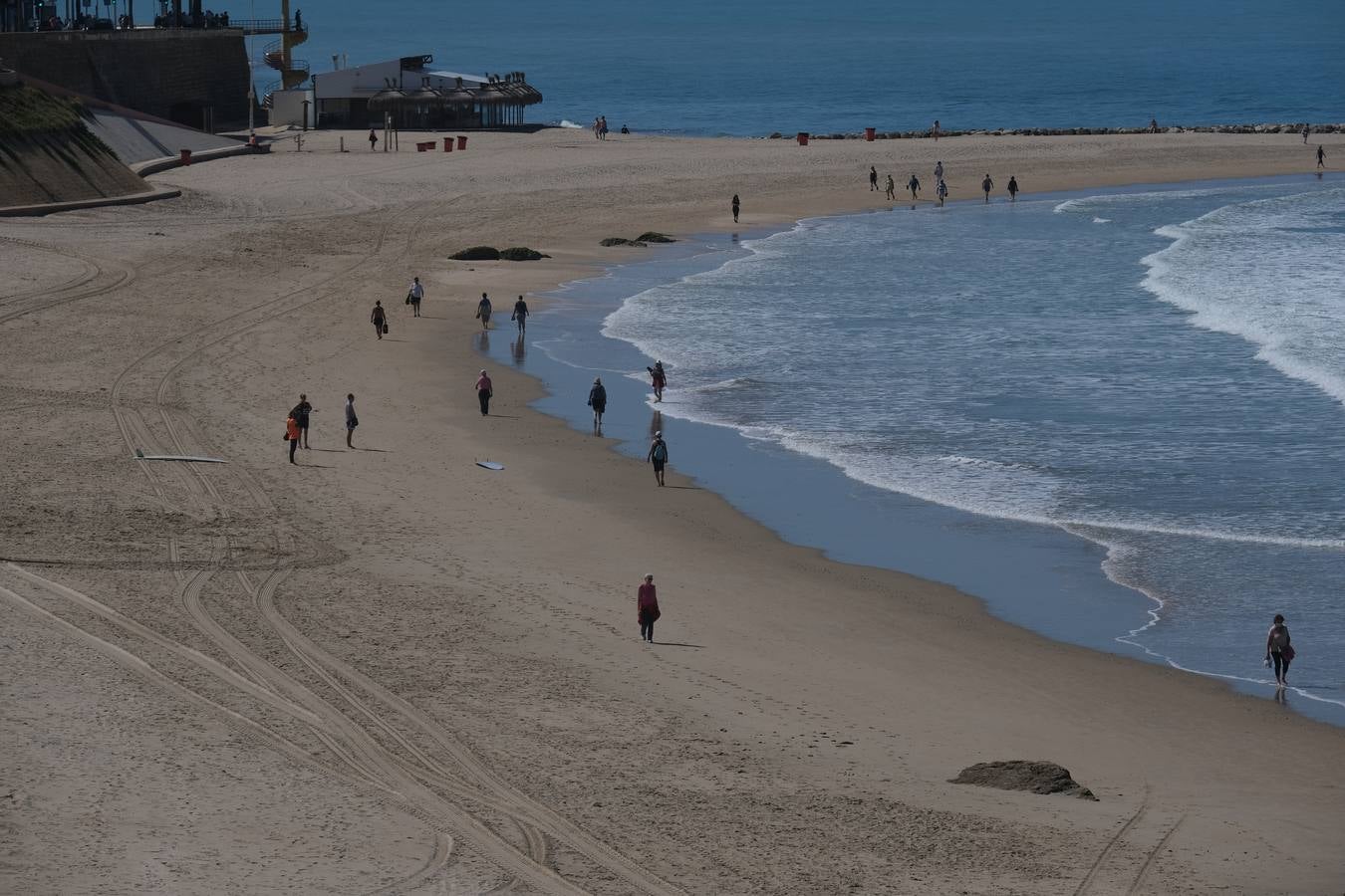 FOTOS: Cádiz llena paseos y terrazas en la «nueva normalidad» de la Fase 1