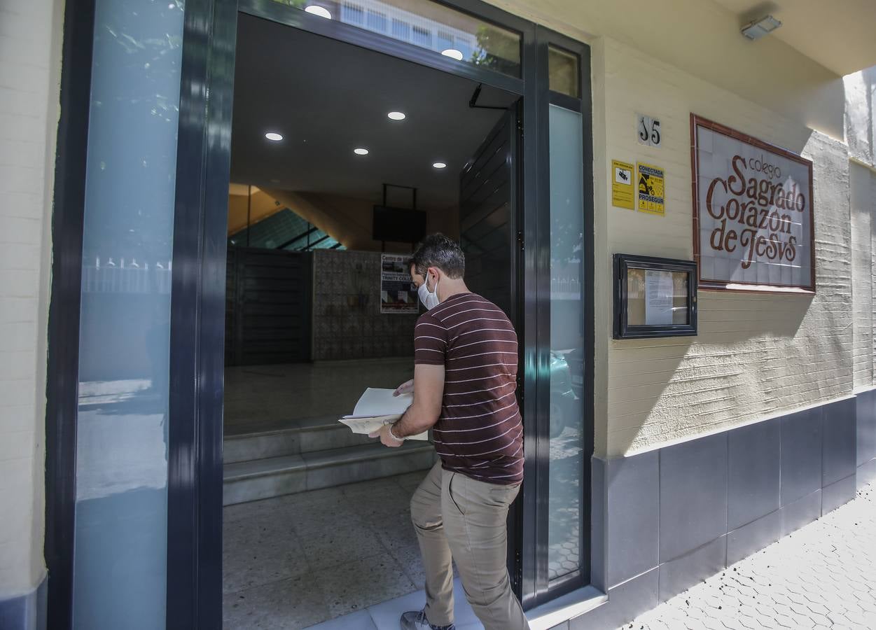 Vuelve la escolarización con mascarillas y colegios casi vacíos en Sevilla