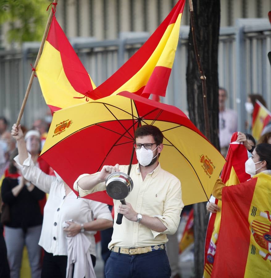 Protesta en Sevilla contra el presidente Pedro Sánchez, en imágenes