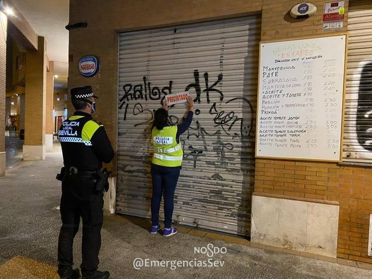 La Policía Local mantiene una campaña de inspecciones para asegurar el cumplimiento de las restricciones en las terrazas de Sevilla