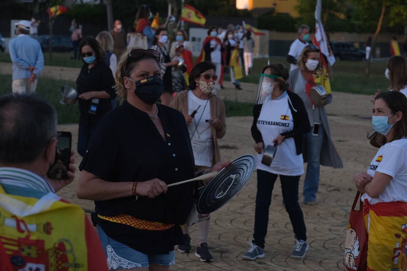 FOTOS: Cacerolada en El Puerto de Santa María contra la gestión de Pedro Sánchez