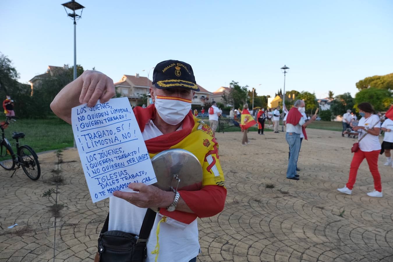 FOTOS: Cacerolada en El Puerto de Santa María contra la gestión de Pedro Sánchez