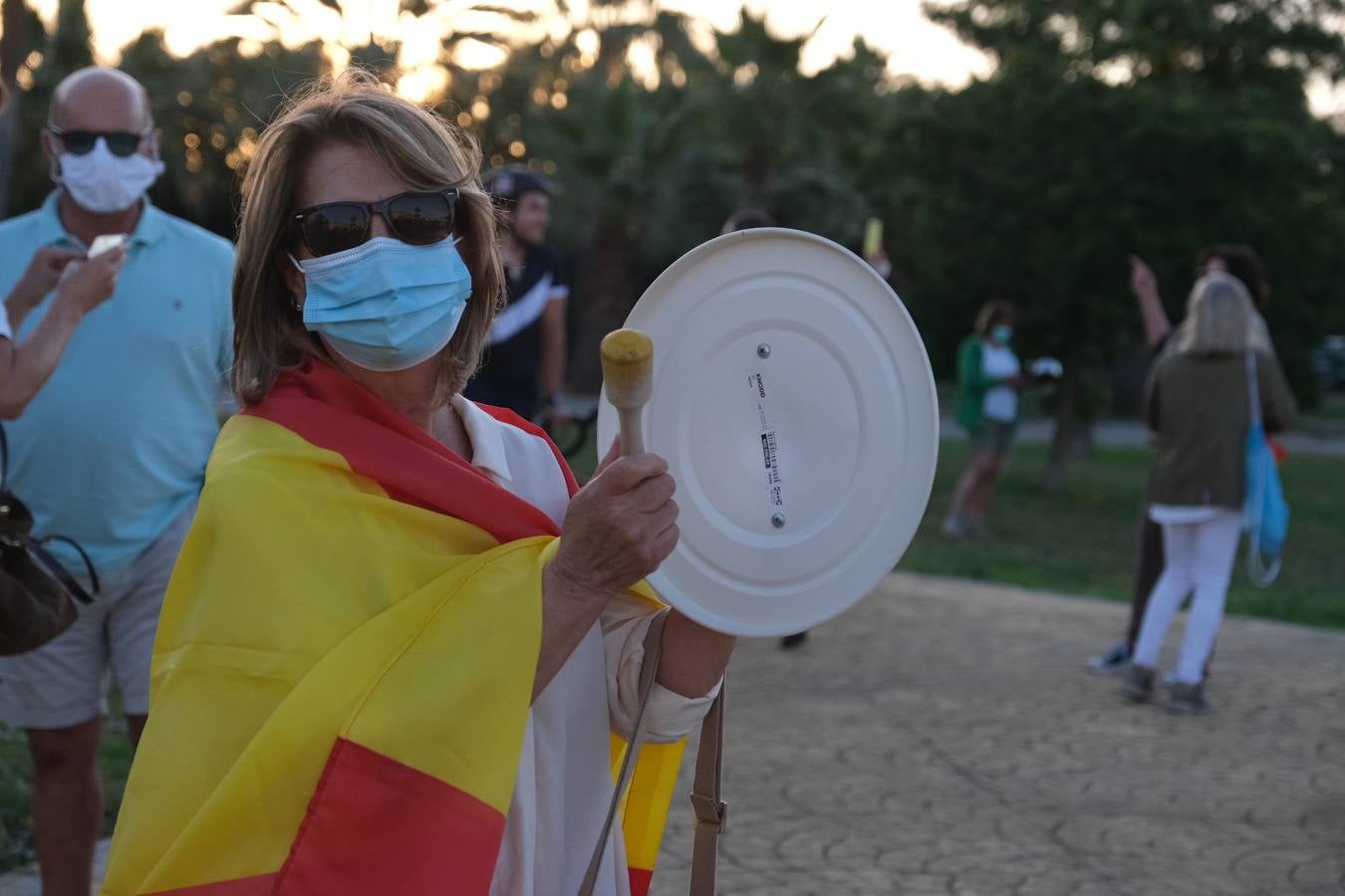 FOTOS: Cacerolada en El Puerto de Santa María contra la gestión de Pedro Sánchez