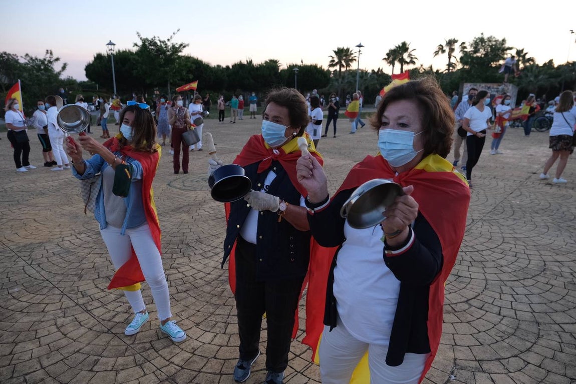 FOTOS: Cacerolada en El Puerto de Santa María contra la gestión de Pedro Sánchez