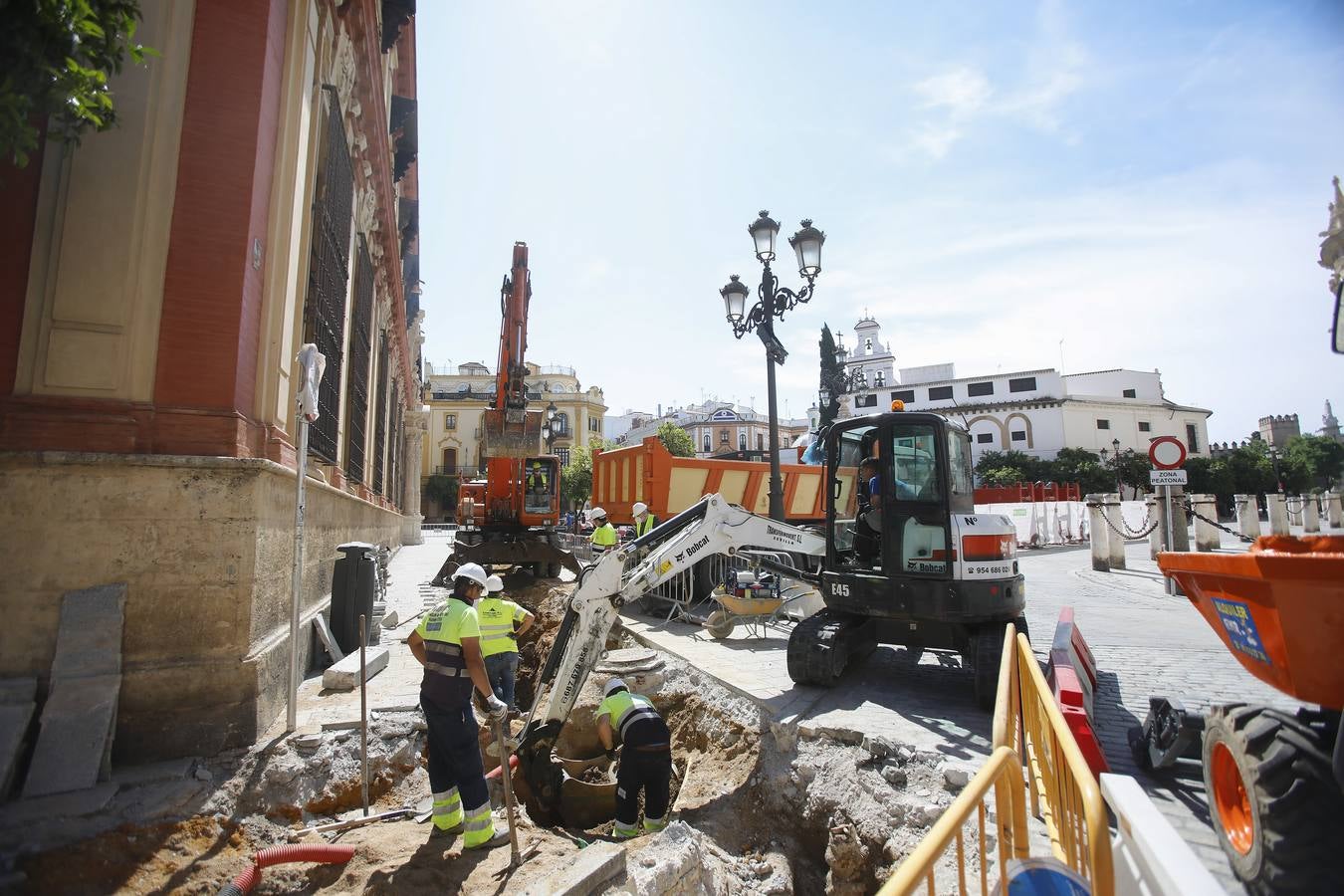 Las obras para la peatonalización de Mateos Gago continúan avanzando en los tres tramos contemplados