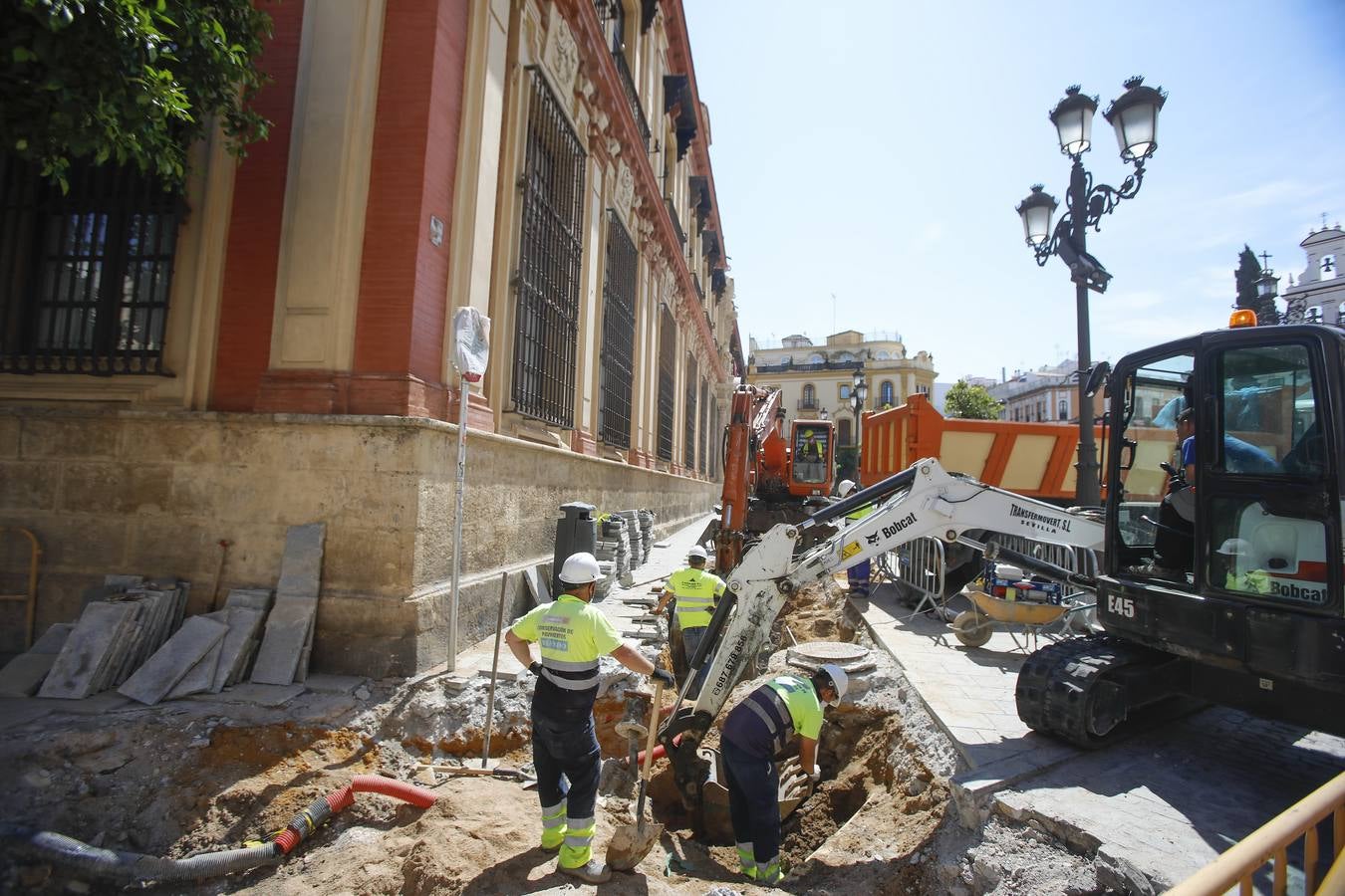 Las obras para la peatonalización de Mateos Gago continúan avanzando en los tres tramos contemplados