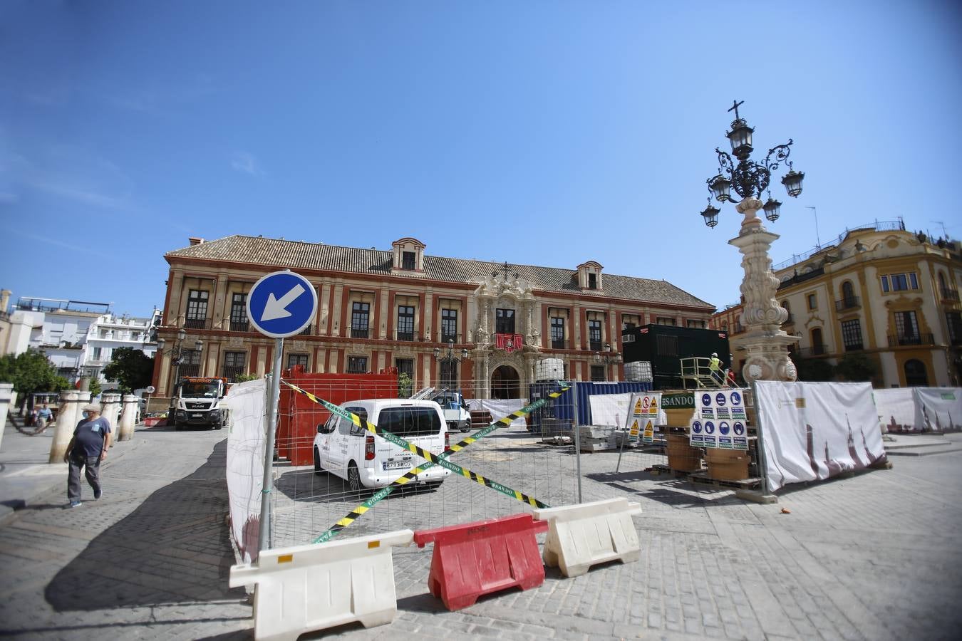 Las obras para la peatonalización de Mateos Gago continúan avanzando en los tres tramos contemplados