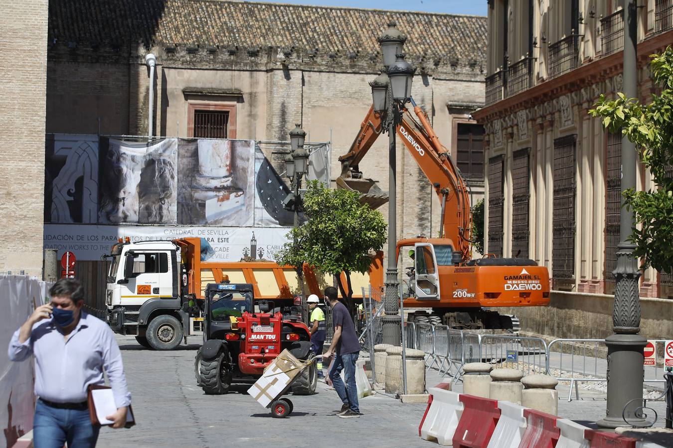 Las obras para la peatonalización de Mateos Gago continúan avanzando en los tres tramos contemplados