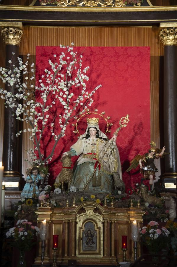 El altar de novena de la Pastora de Capuchinos