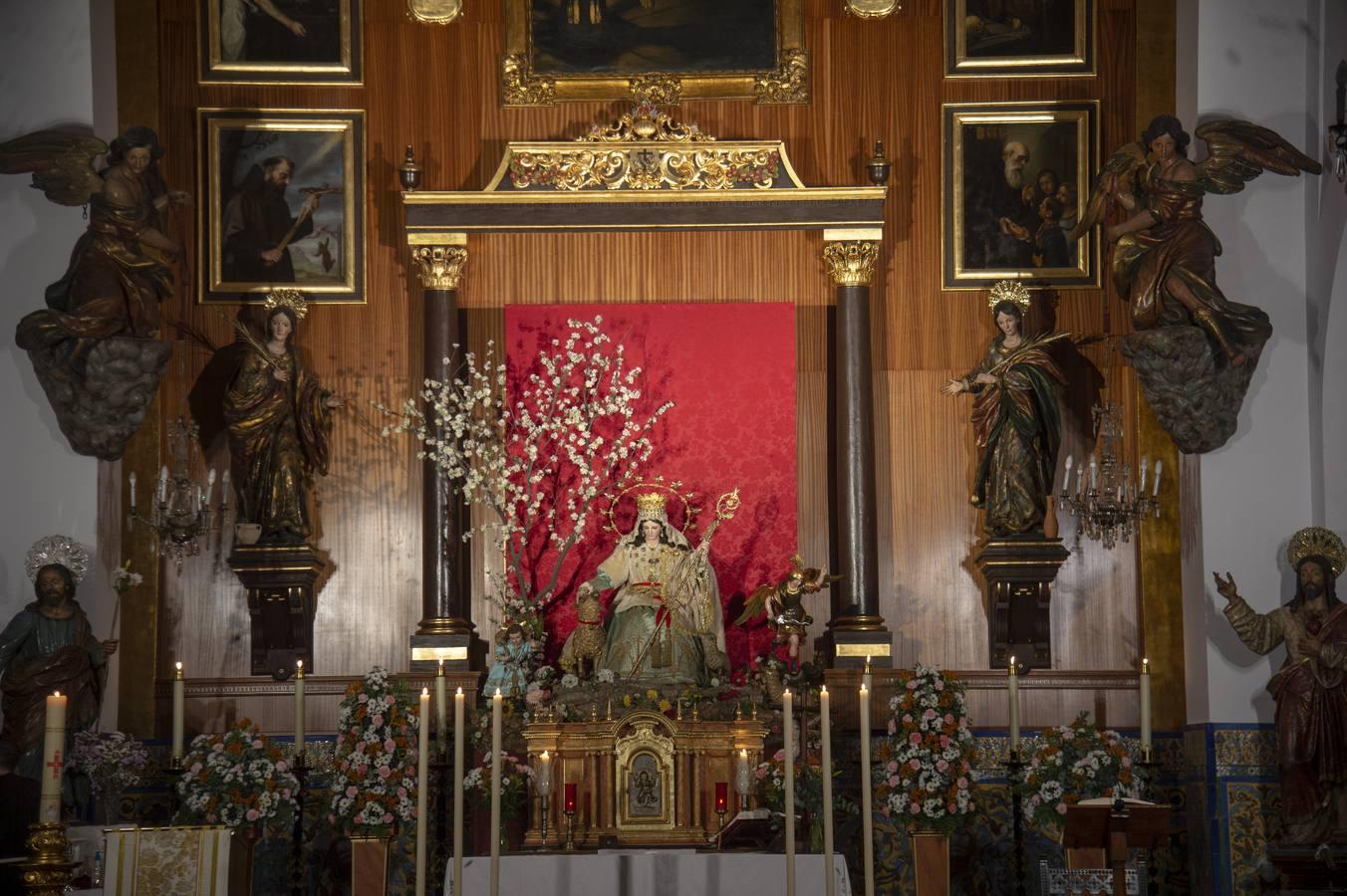 El altar de novena de la Pastora de Capuchinos