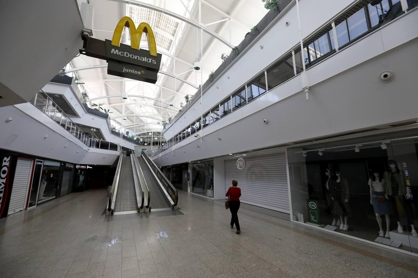 En imágenes, el centro comercial El Arcángel de Córdoba prepara su reapertura