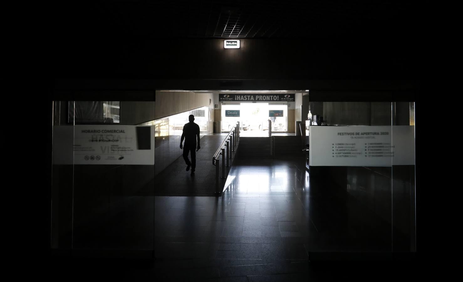 En imágenes, el centro comercial El Arcángel de Córdoba prepara su reapertura