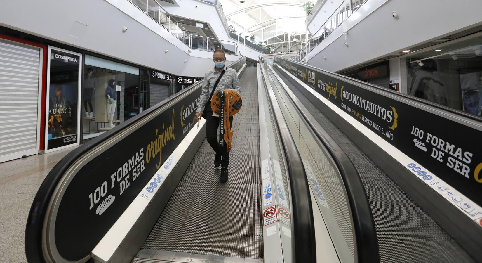 En imágenes, el centro comercial El Arcángel de Córdoba prepara su reapertura