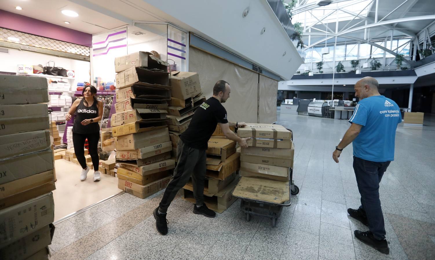 En imágenes, el centro comercial El Arcángel de Córdoba prepara su reapertura