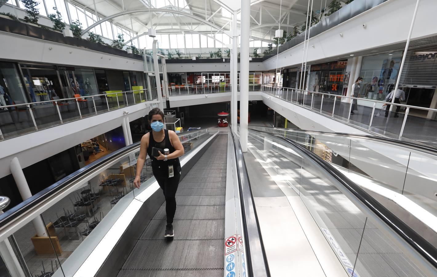 En imágenes, el centro comercial El Arcángel de Córdoba prepara su reapertura