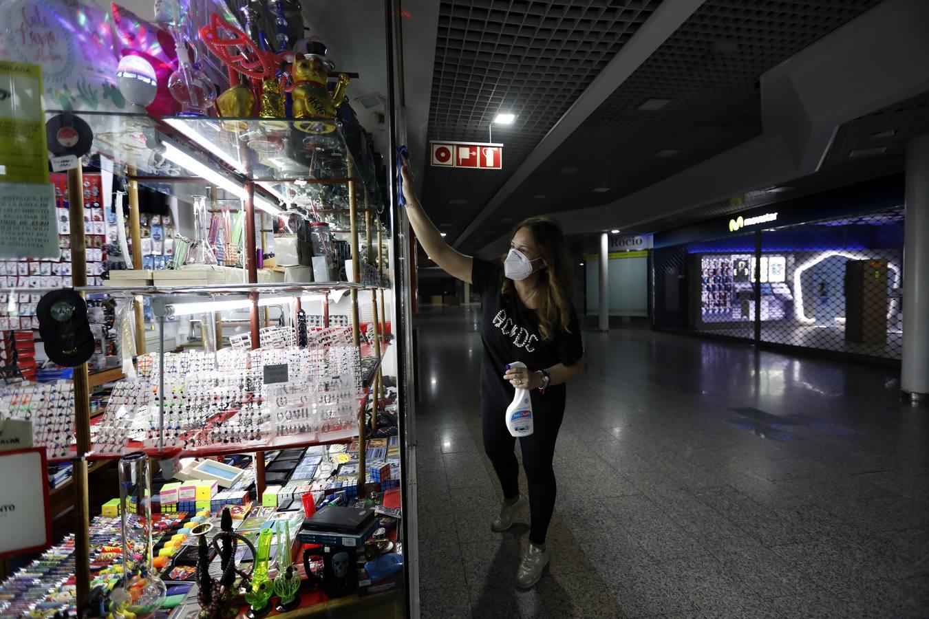 En imágenes, el centro comercial El Arcángel de Córdoba prepara su reapertura