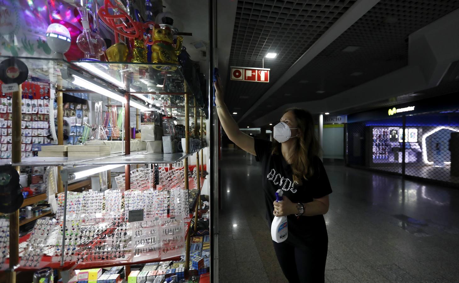 En imágenes, el centro comercial El Arcángel de Córdoba prepara su reapertura