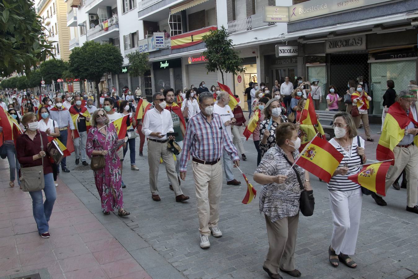 Nueva cacerolada de protesta contra Pedro Sánchez en Sevilla