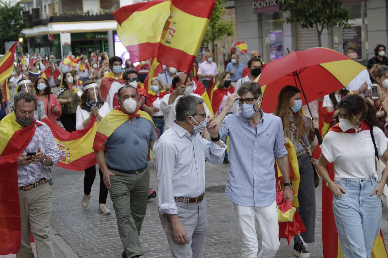 Nueva cacerolada de protesta contra Pedro Sánchez en Sevilla