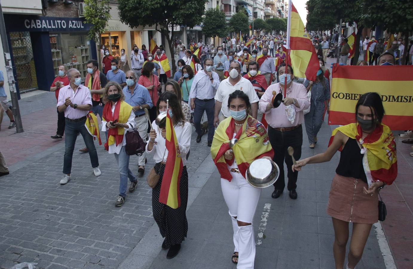 Nueva cacerolada de protesta contra Pedro Sánchez en Sevilla