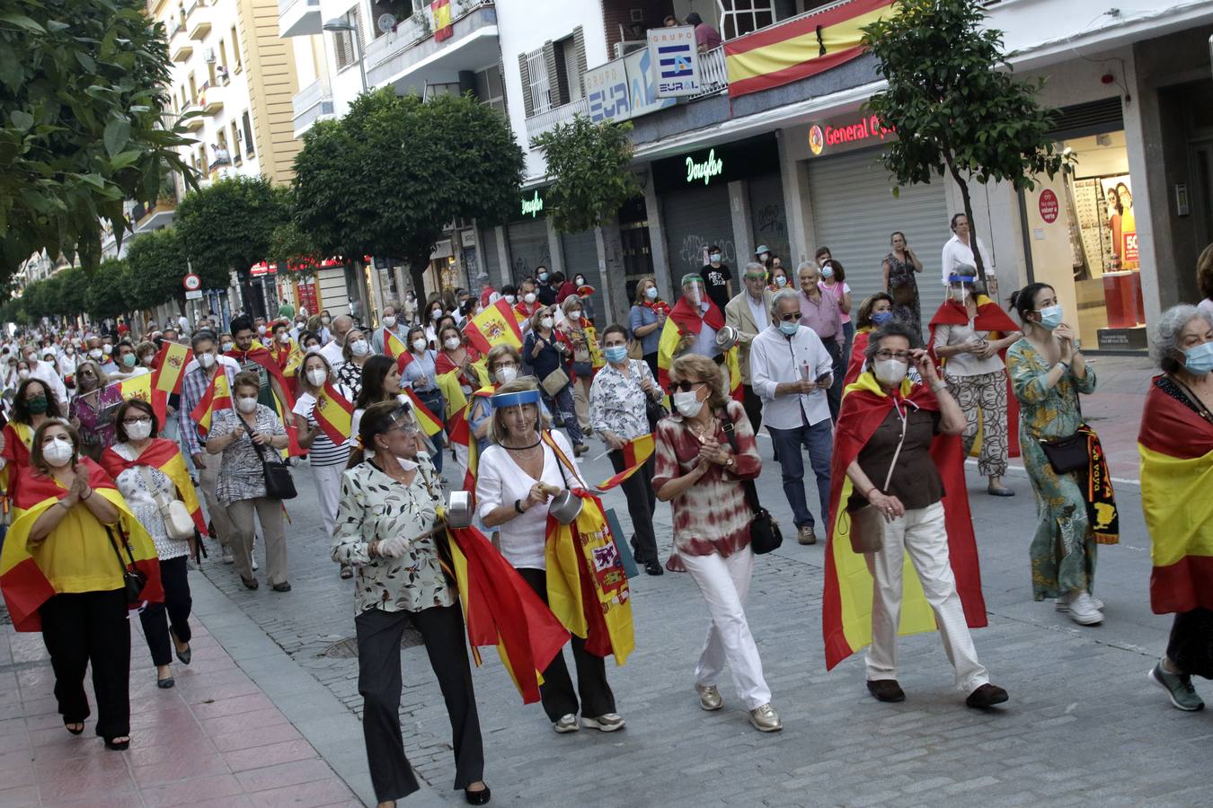 Nueva cacerolada de protesta contra Pedro Sánchez en Sevilla