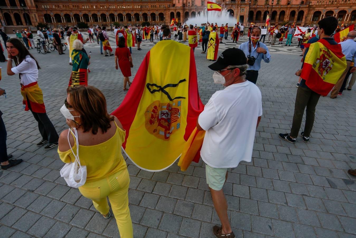 La cacerolada de Sevilla llega a la Plaza de España