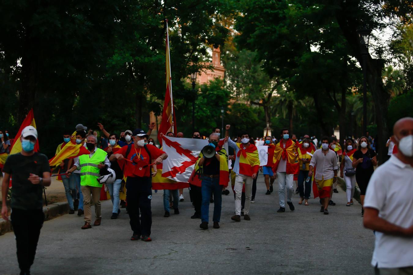 La cacerolada de Sevilla llega a la Plaza de España