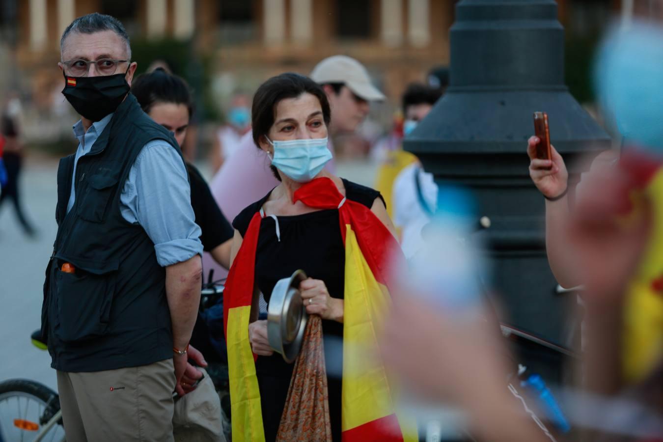 La cacerolada de Sevilla llega a la Plaza de España