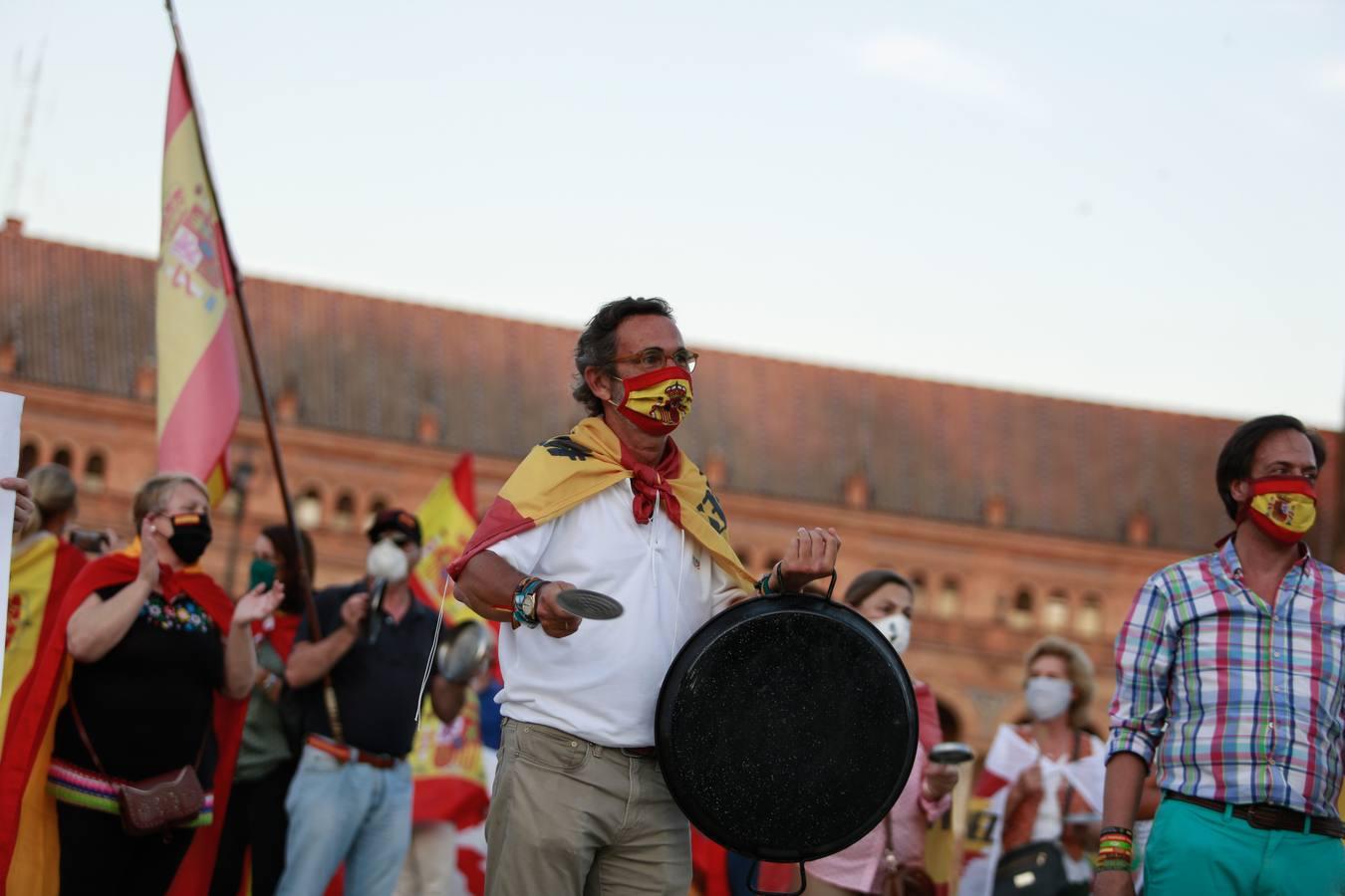 La cacerolada de Sevilla llega a la Plaza de España