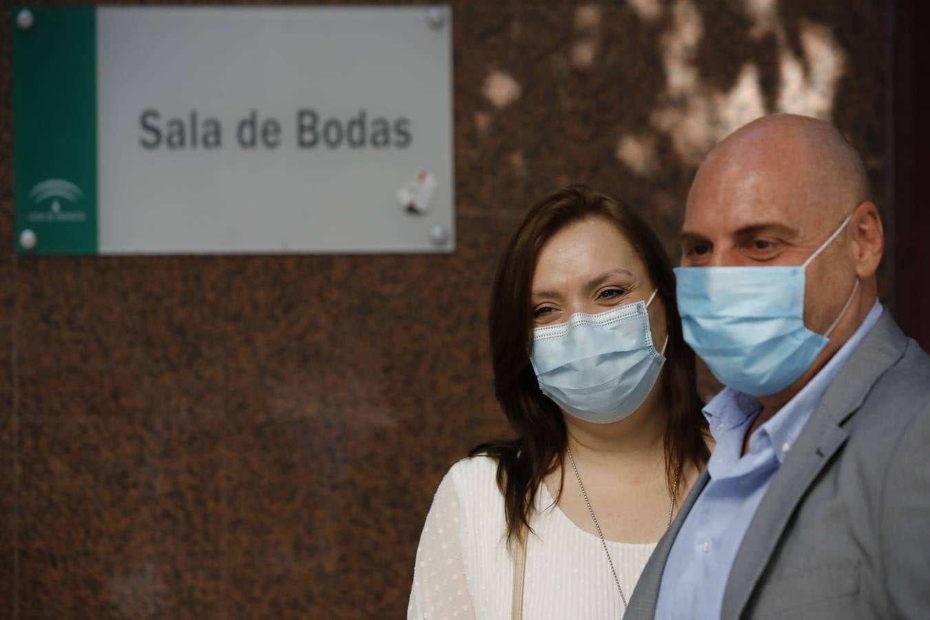 En imágenes, la primera boda celebrada en el Registro Civil de Sevilla en la «desescalada»