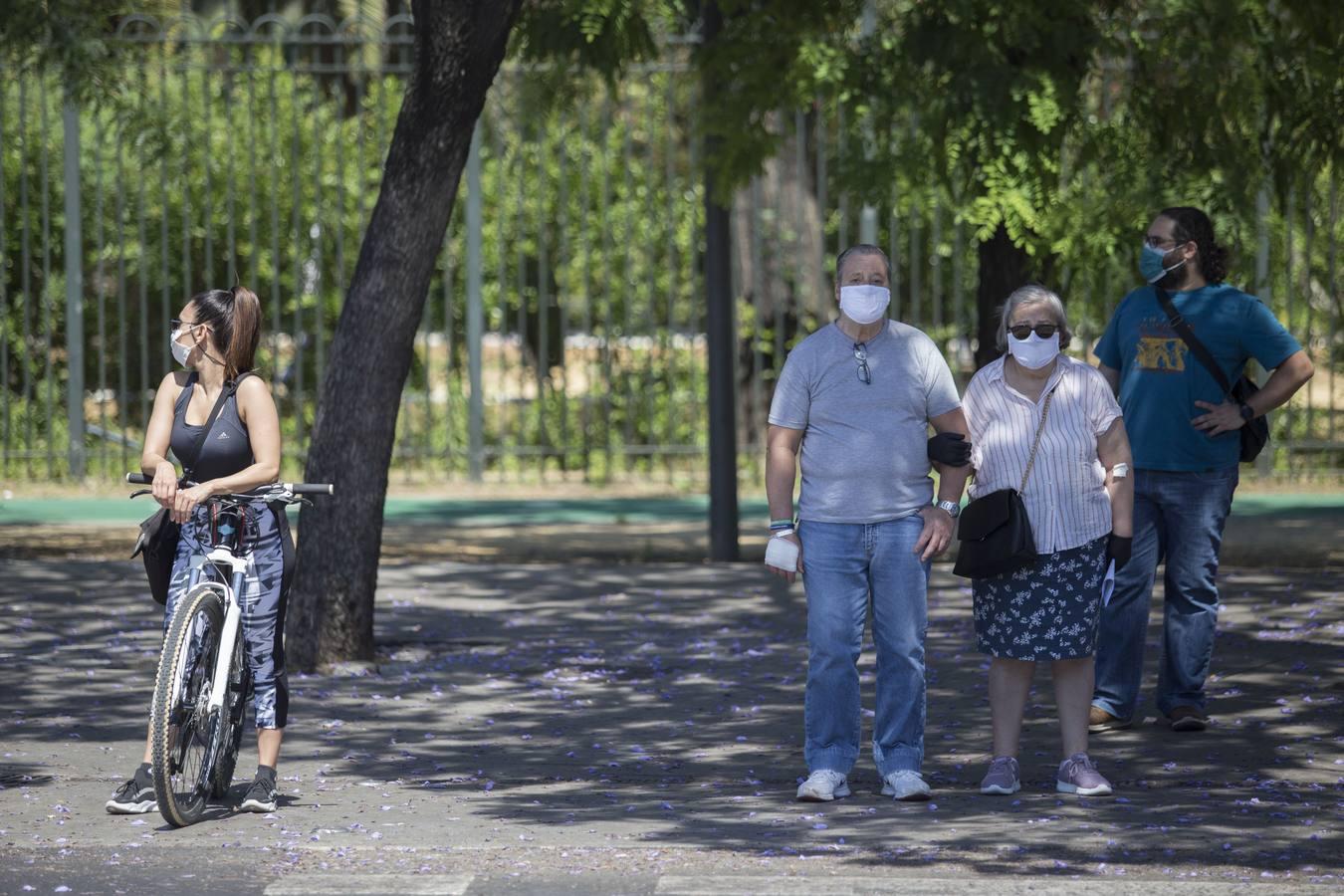 Primer día de uso obligatorio de mascarillas en Sevilla