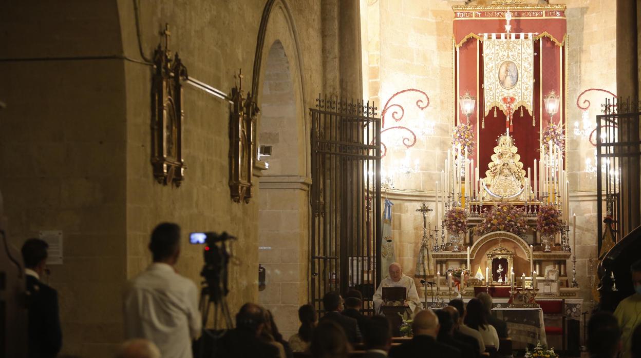 La misa de romeros de la hermandad del Rocío de Córdoba, en imágenes