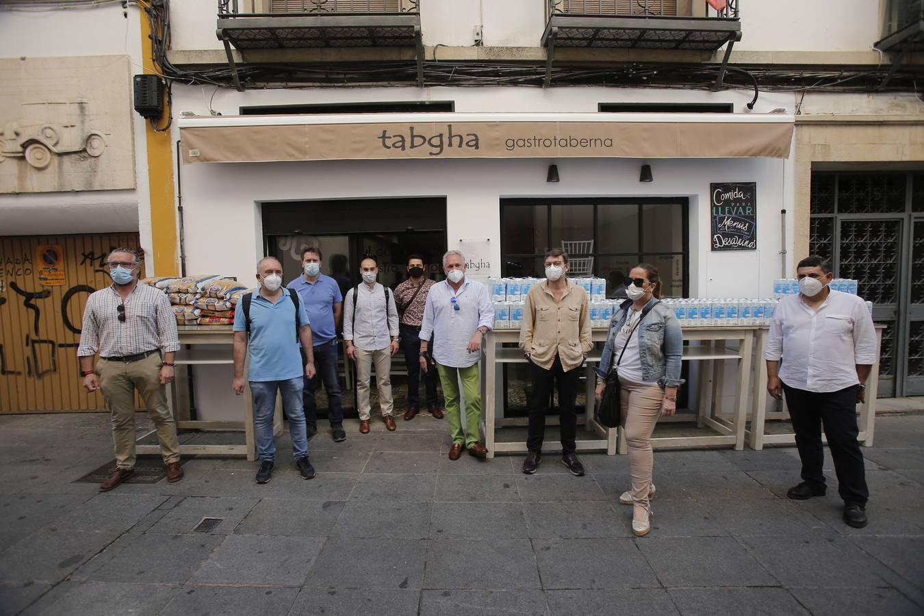 La entrega de alimentos de Centro Córdoba a Cáritas, en imágenes