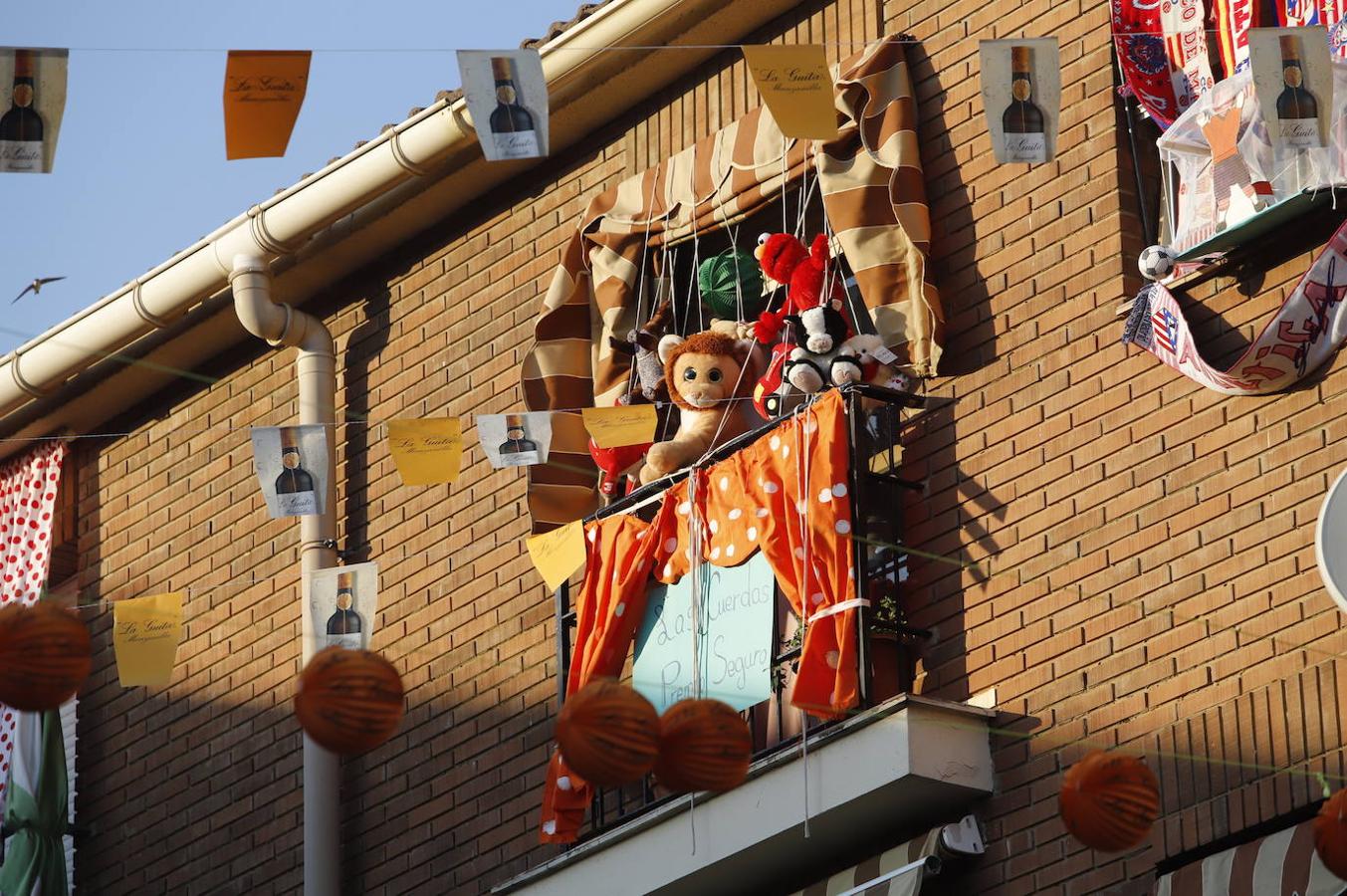 En imágenes, la Feria de Córdoba se vive en los balcones